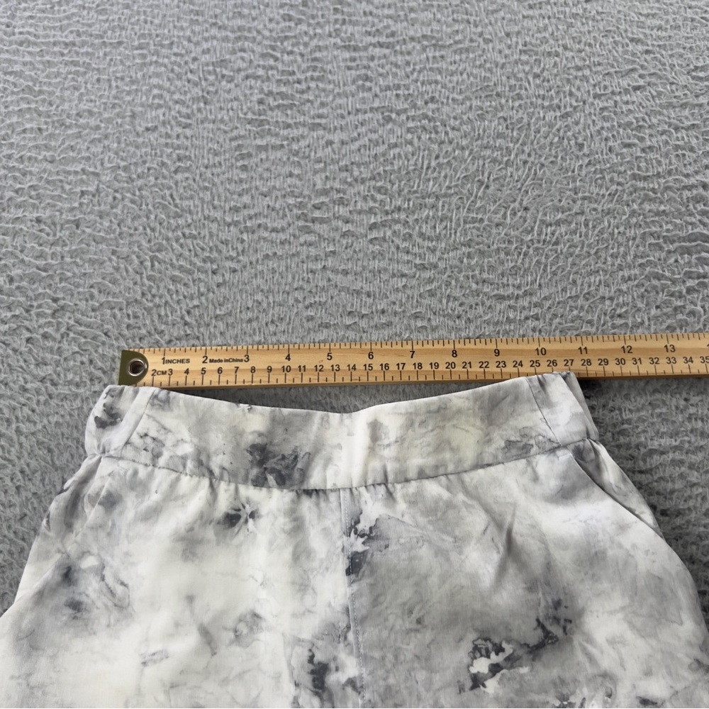Lululemon Shorts Womens 0 Marble White Elastic Waist Athletic Running Gym Yoga - Picture 5 of 9